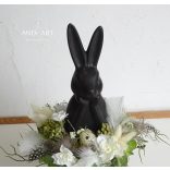 Moderne Osterdekoration mit schwarzem Hasen – Kreative Frühlings-Tischdeko