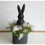 Moderne Osterdekoration mit schwarzem Hasen – Kreative Frühlings-Tischdeko